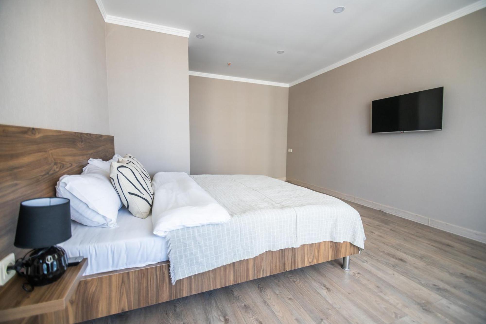 Green Side Apart Hotel Батумі Екстер'єр фото