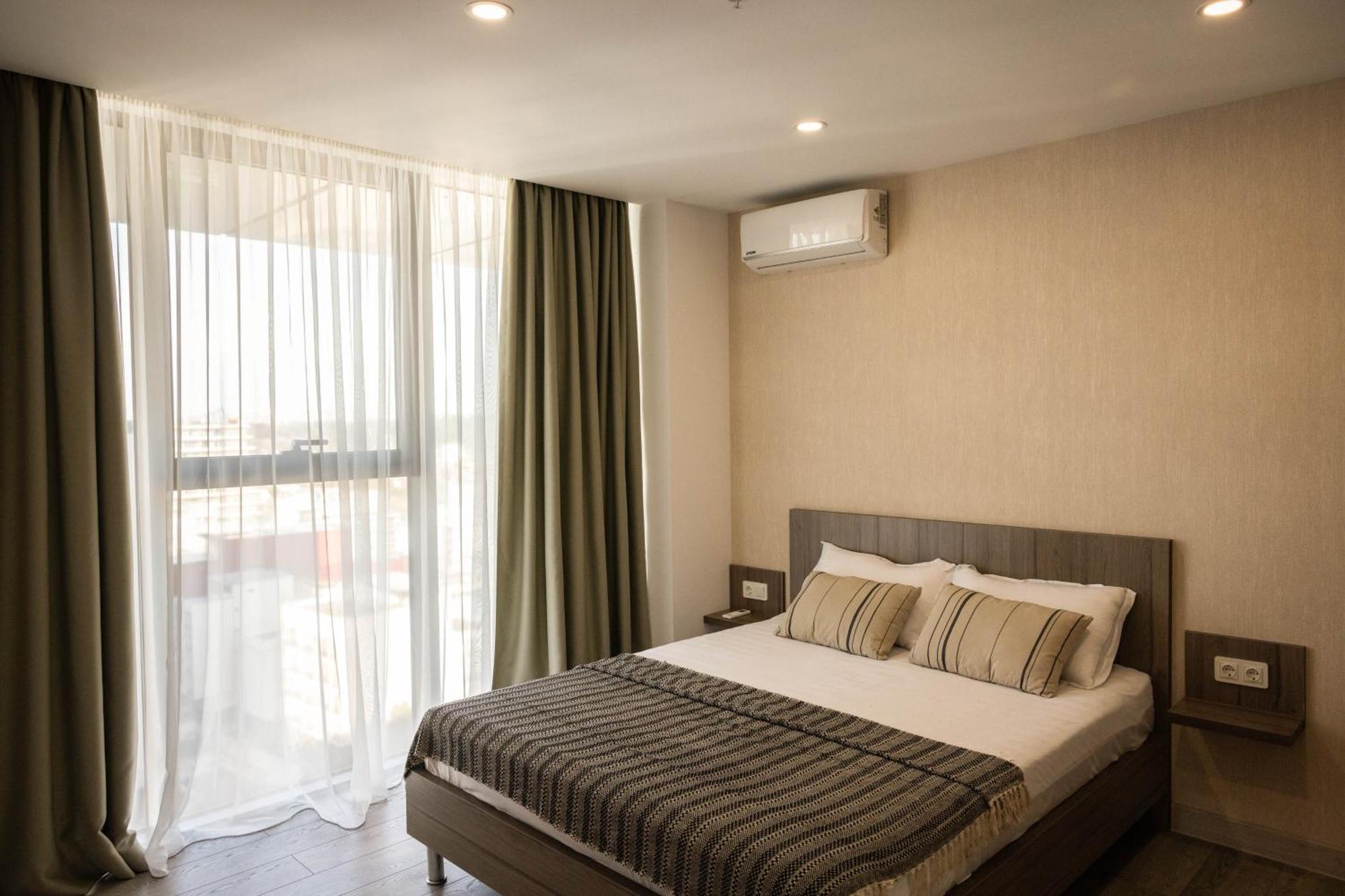 Green Side Apart Hotel Батумі Екстер'єр фото